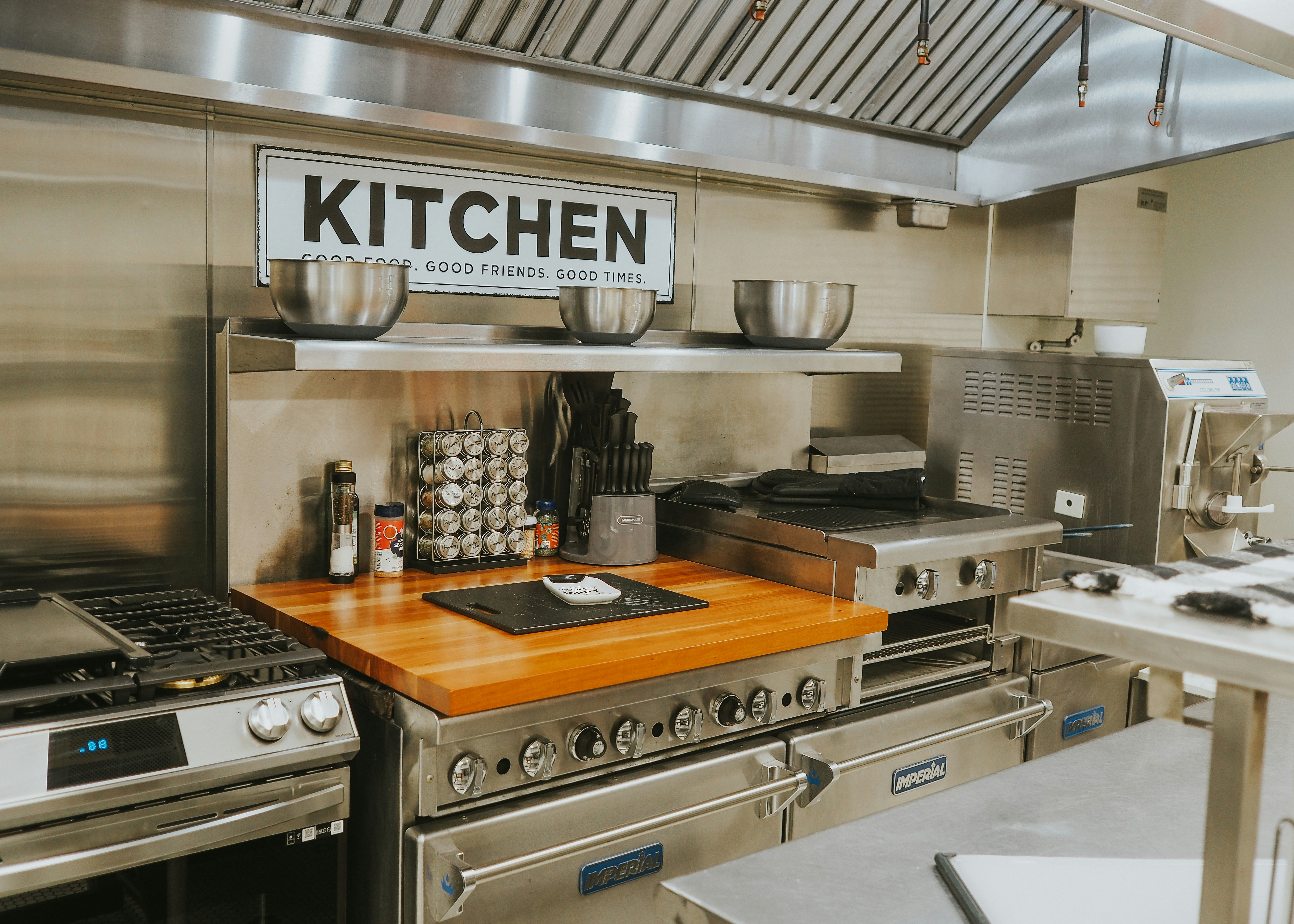 Memilih Backsplash Stainless Steel untuk Dapur Komersial