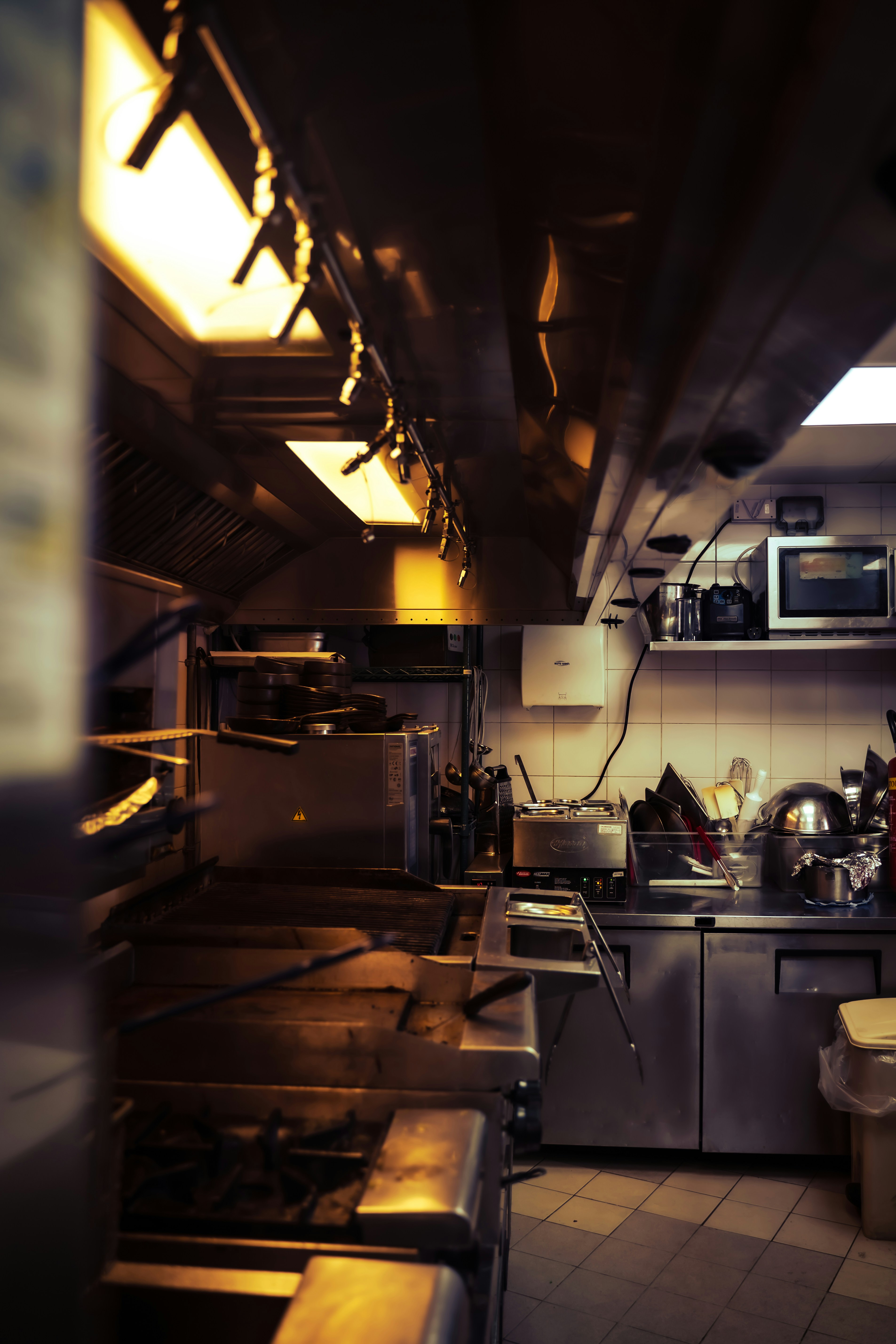 Memilih Rak Stainless Steel yang Tepat untuk Dapur Komersial