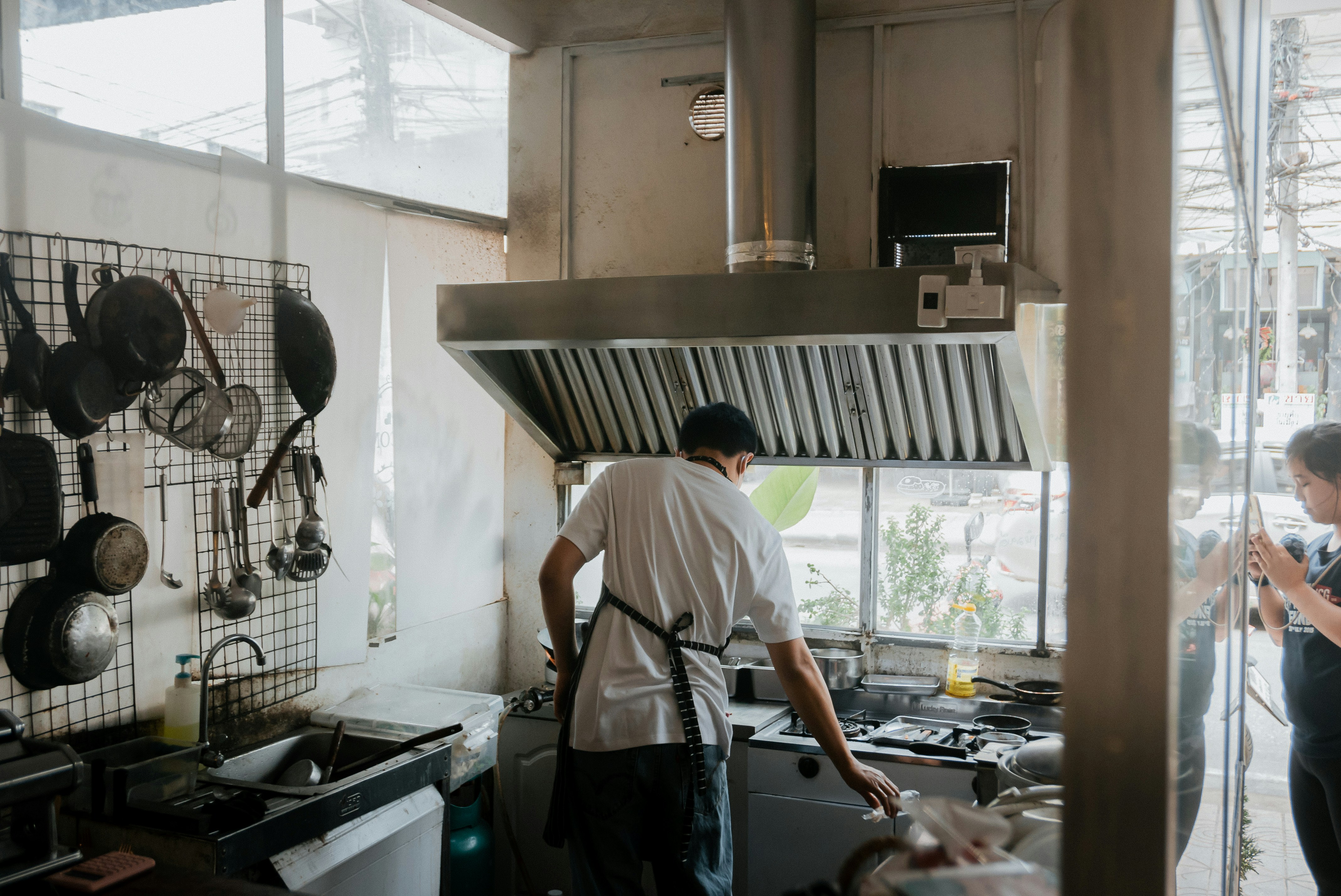Memilih Sink Stainless Steel yang Tepat untuk Dapur Komersial