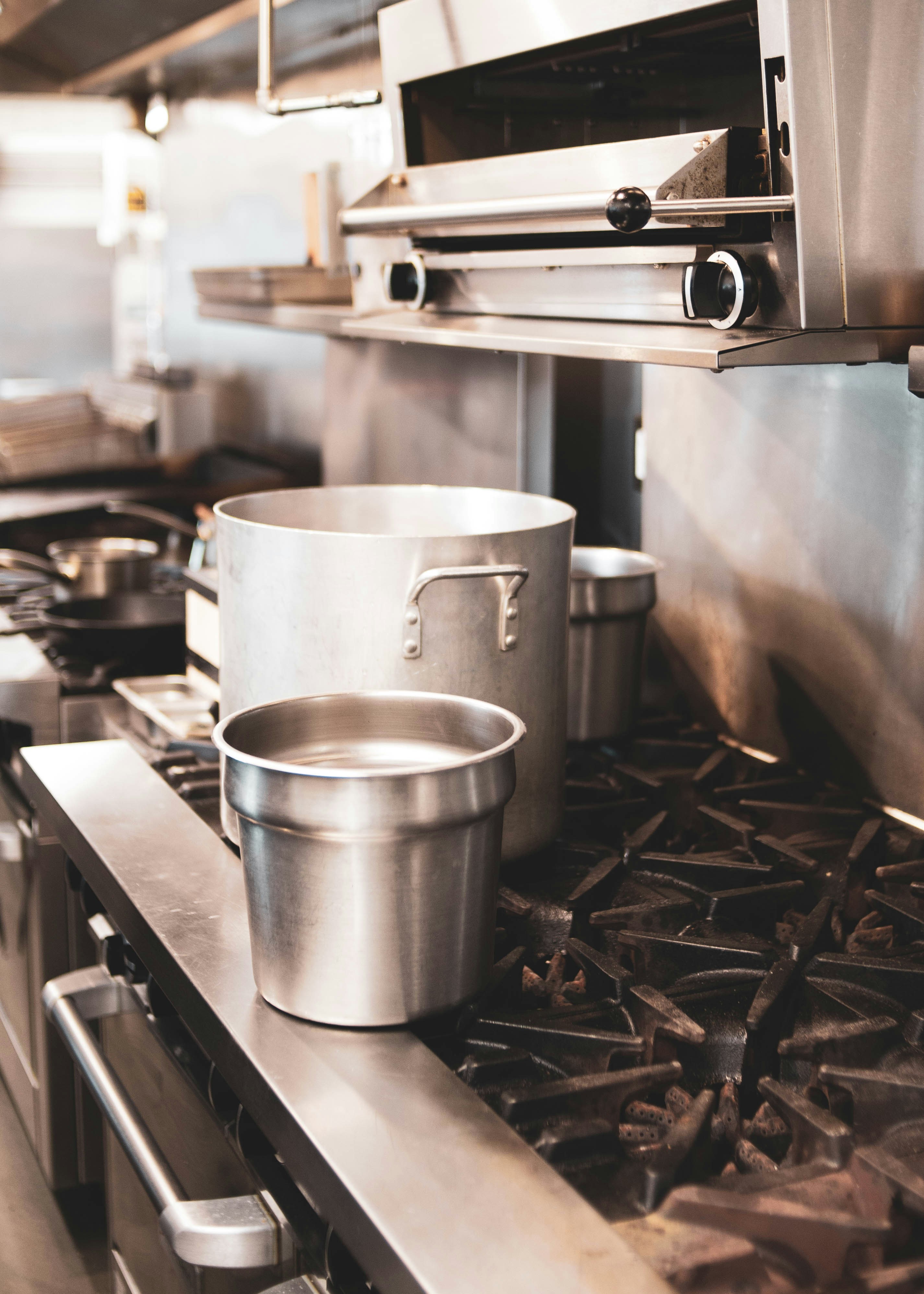Perbandingan Harga Kitchen Set Stainless Steel per Meter untuk Restoran dan Cafe