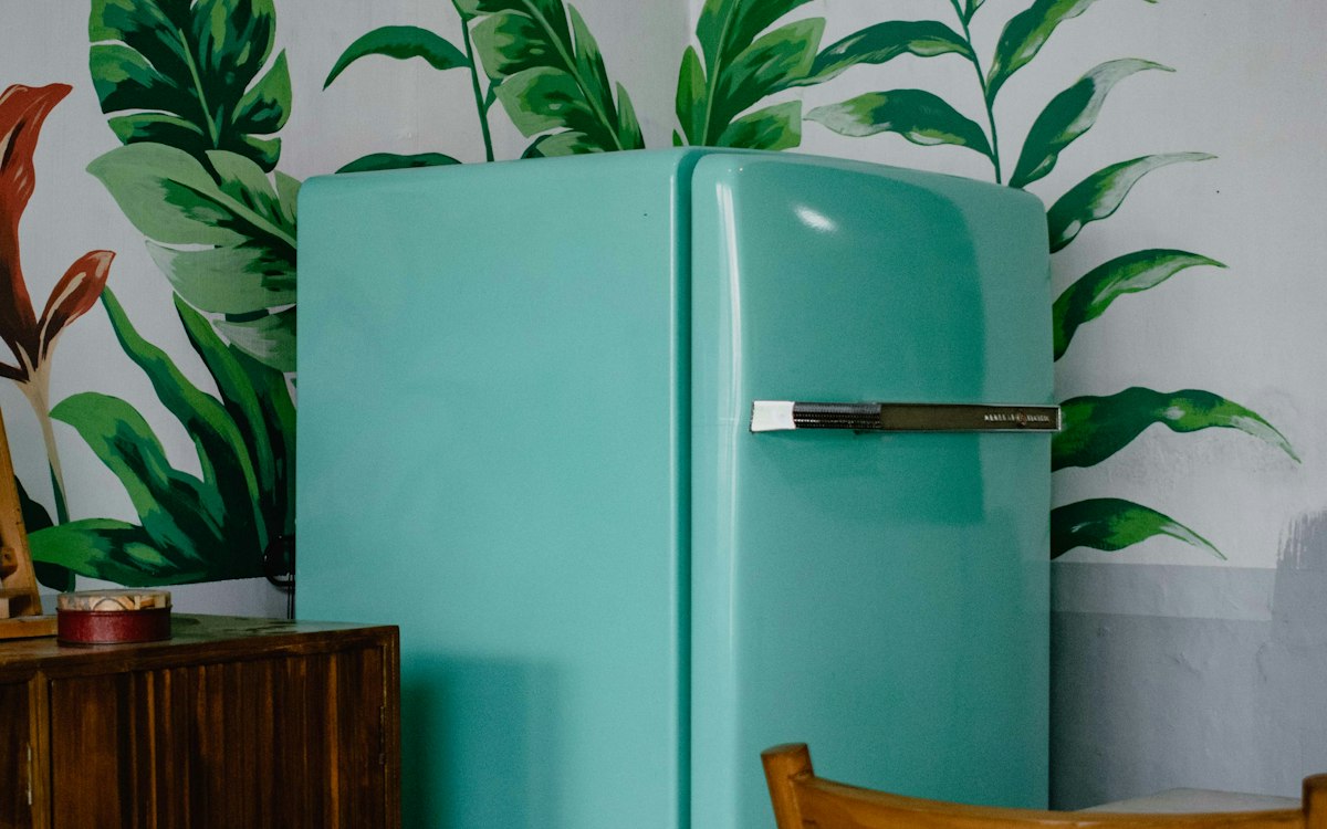 Panduan Undercounter Chiller vs Upright Refrigerator untuk Dapur Tropis di Solo & Sekitarnya