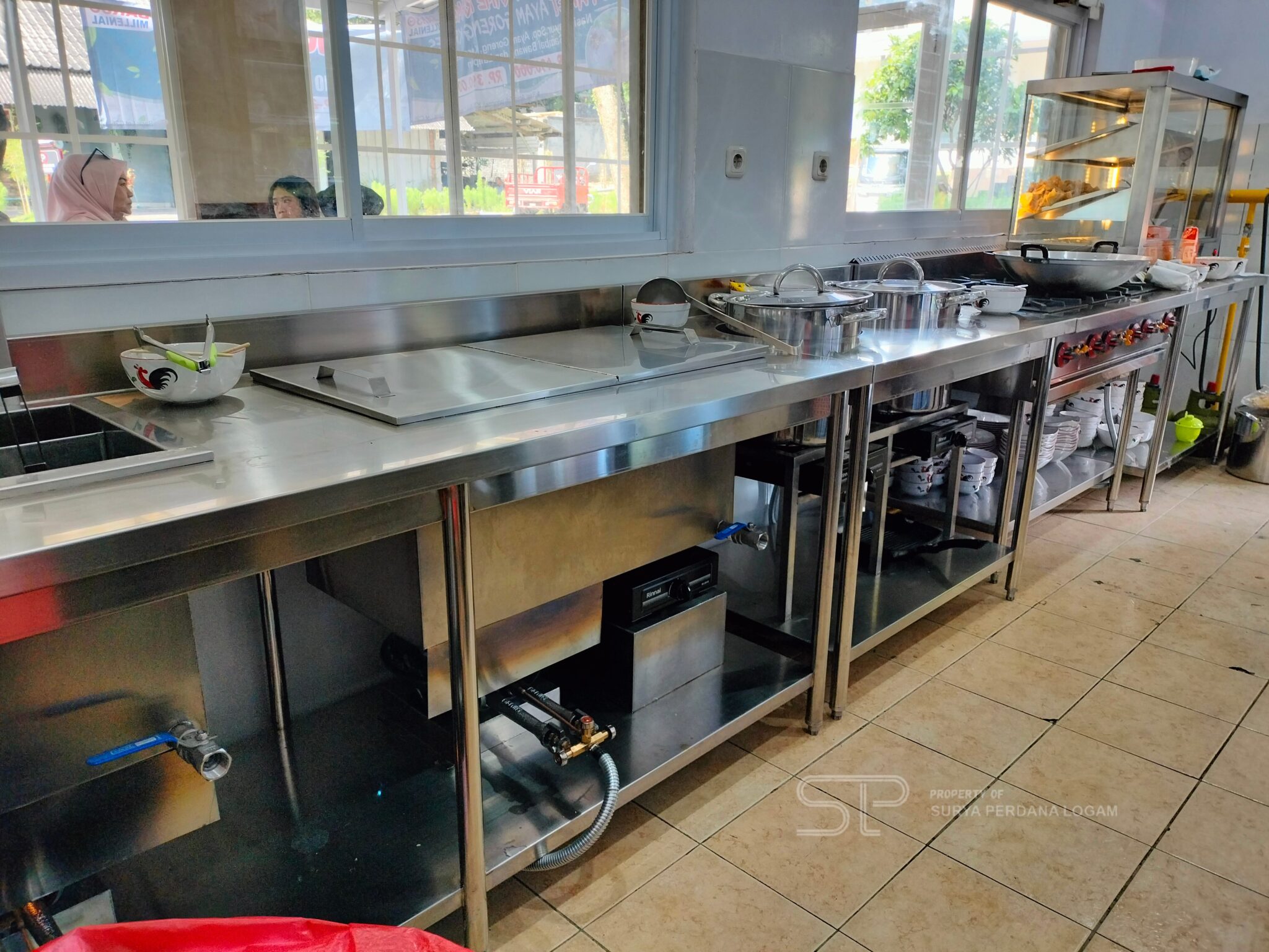 Inovasi Dapur Restoran: Memanfaatkan Peralatan Stainless Steel untuk Efisiensi dan Kebersihan